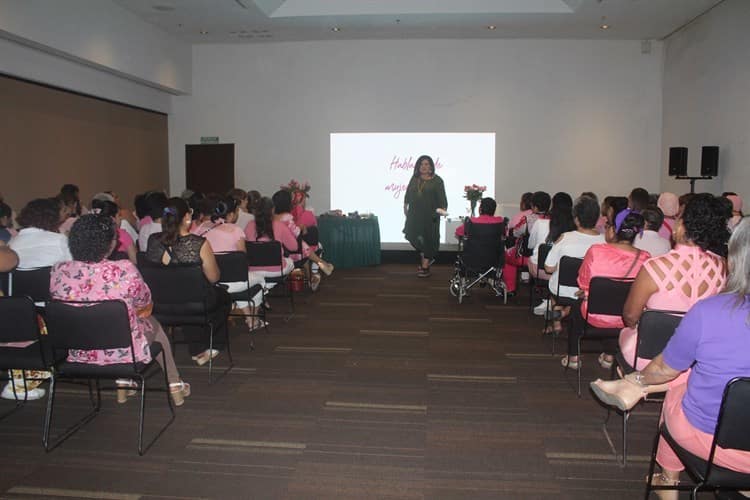 Nena de la Reguera ofrece conferencia Hablando de mujer a mujer