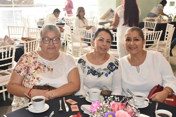 Realizan Desayuno de la Mujer a beneficio de Grupo Reto Veracruz