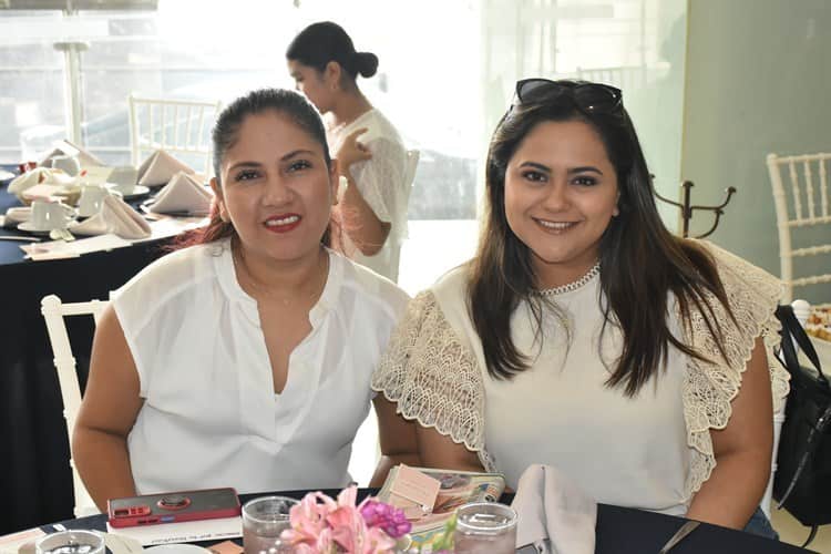 Realizan Desayuno de la Mujer a beneficio de Grupo Reto Veracruz