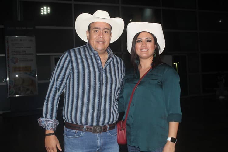 Sociedad veracruzana disfrutó memorable concierto del grupo Intocable