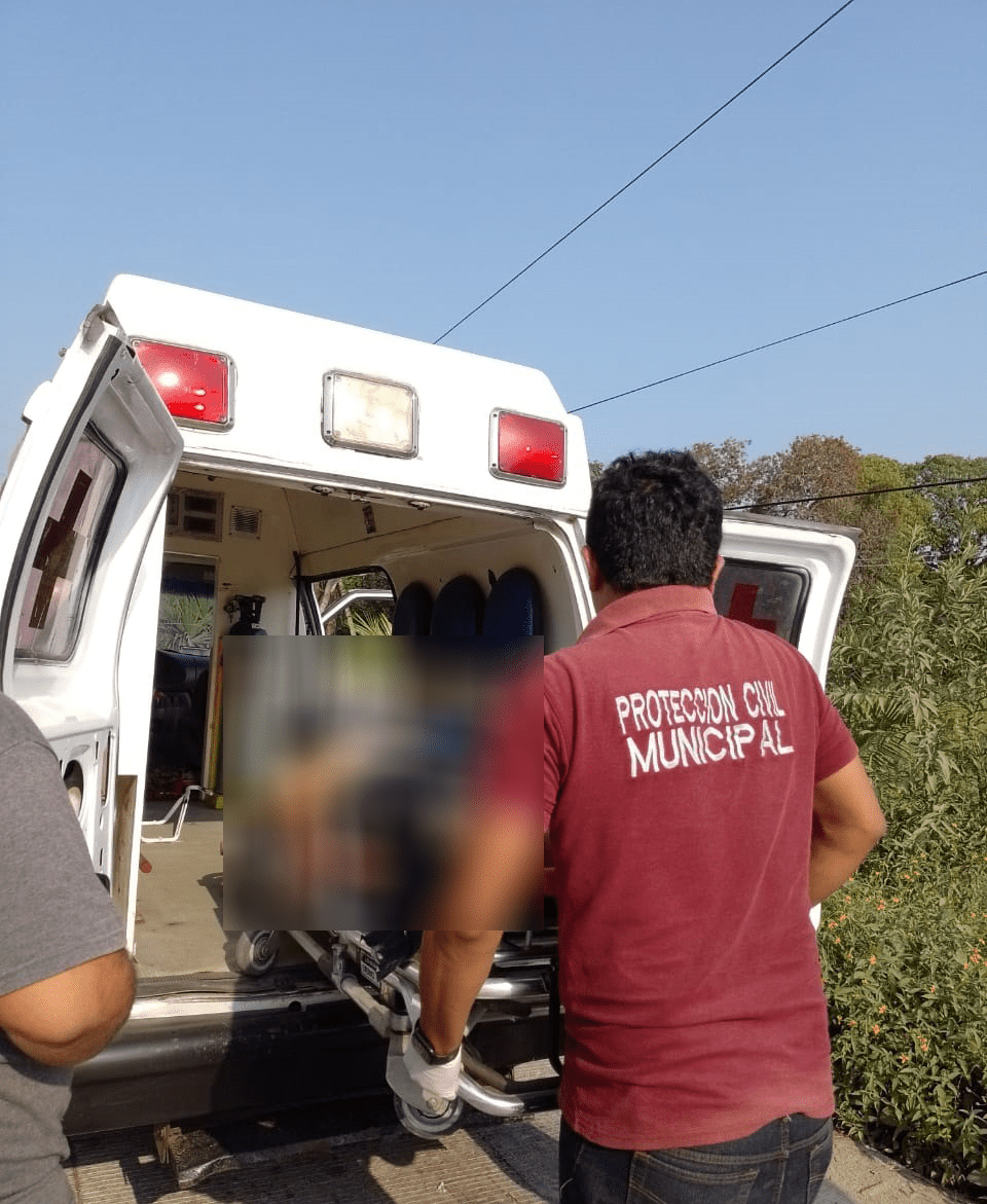 Resulta herido adulto mayor en accidente de moto en Carlos A. Carrillo