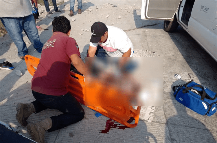 Resulta herido adulto mayor en accidente de moto en Carlos A. Carrillo