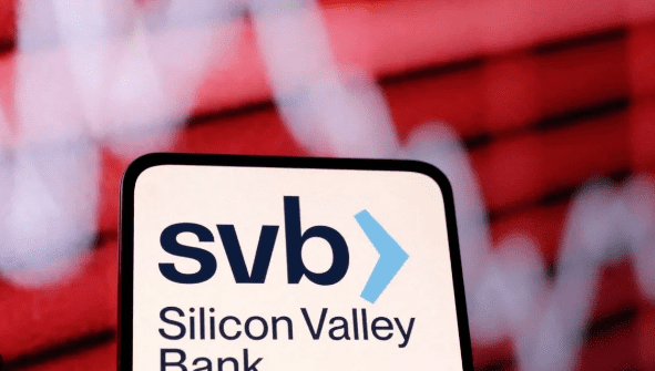 Acciones bancarias se desploman tras rescate de Silicon Valley Bank