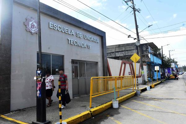 Avanza 40% sustitución de horas disponibles en secundarias técnicas de Veracruz