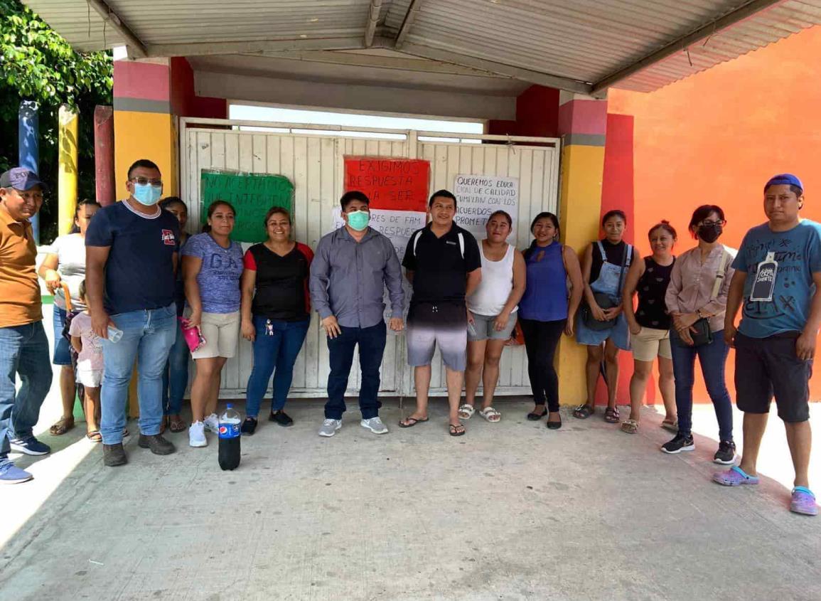 Retoman jardín en Sayula de Alemán; exigen maestra para los niños (+Video)