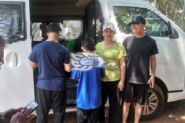 En el sur de Veracruz, SSP resguarda 21 extranjeros y detiene a dos "polleros"
