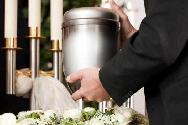 ¿Es legal tener una urna con cenizas en el hogar?