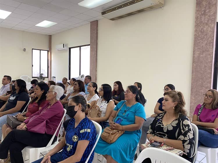 Realizan en STIRTT Veracruz ponencia de mujeres sobresalientes