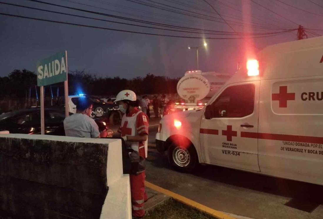 Motociclista sale volando; camioneta lo impacta en Veracruz