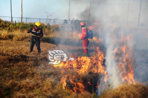 Intensa jornada para PC y Bomberos; atendieron 10 incendios en un día en Coatza
