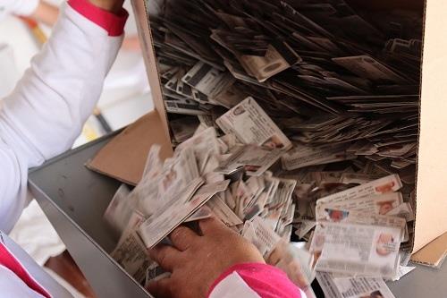 Nadie las quiso; destruyó INE 22 credenciales en Veracruz