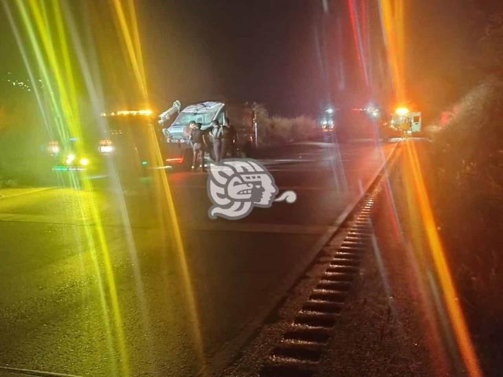 Se accidenta camioneta en la Puebla-Orizaba; hay 2 heridos