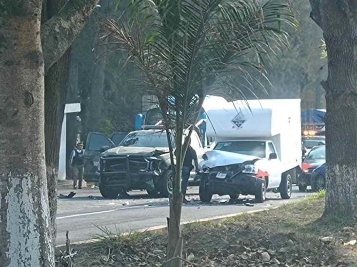 Patrulla de Sedena choca contra camioneta frente a El Lencero