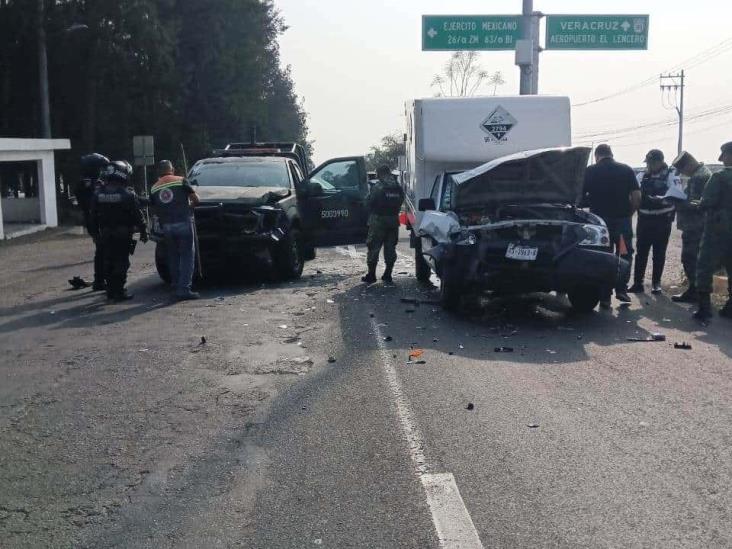 Patrulla de Sedena choca contra camioneta frente a El Lencero