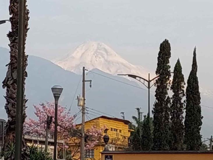 Granizada pintó de blanco al Pico de Orizaba