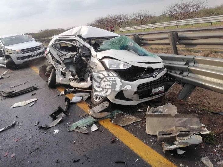 Cuatro heridos y 7 carros dañados, saldo de choque múltiple en el sur de Veracruz