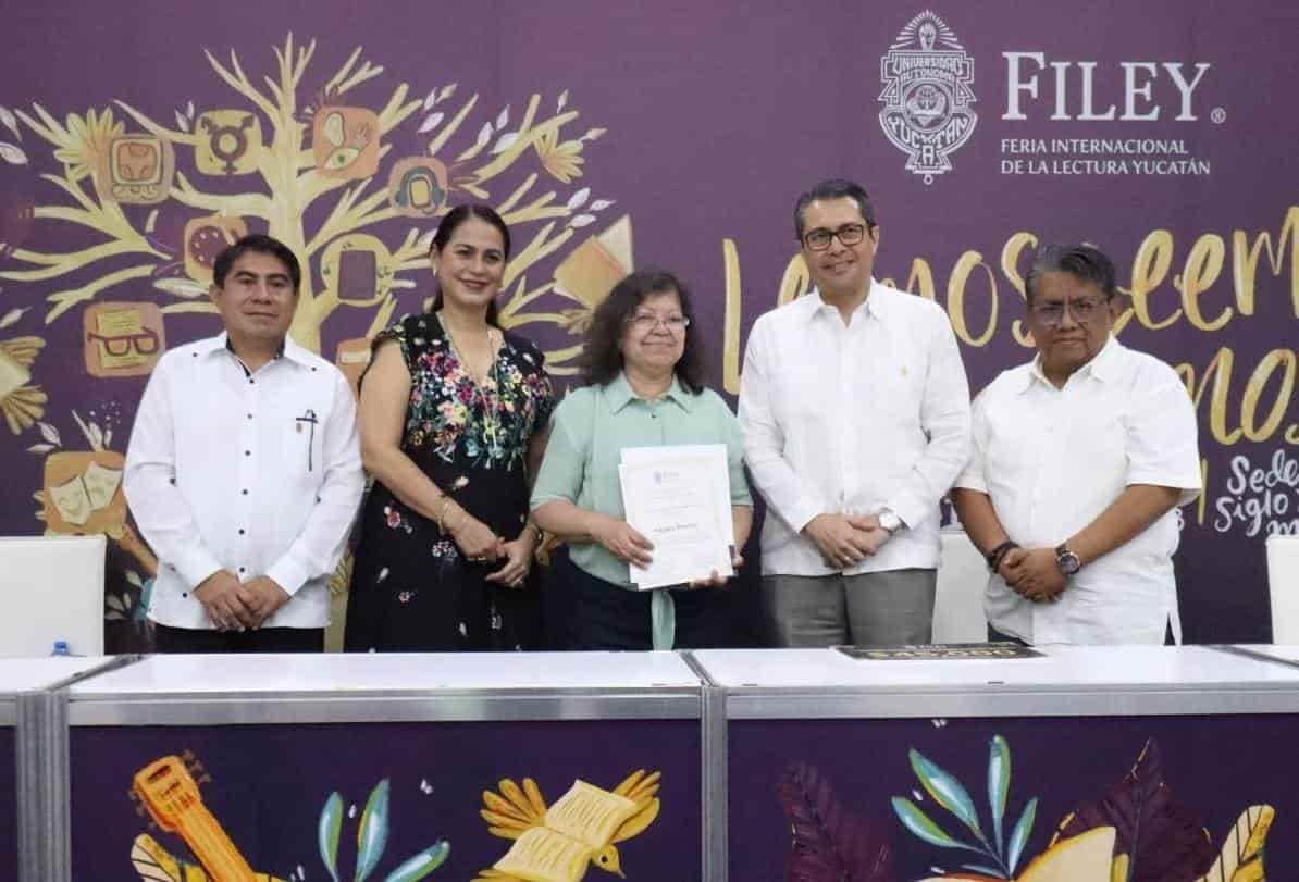 Virginia Bautista recibe el Premio Nacional de Periodismo Cultural FILEY 2023