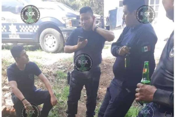 Captan a elementos de la Policía Estatal tomando bebidas alcohólicas en Veracruz