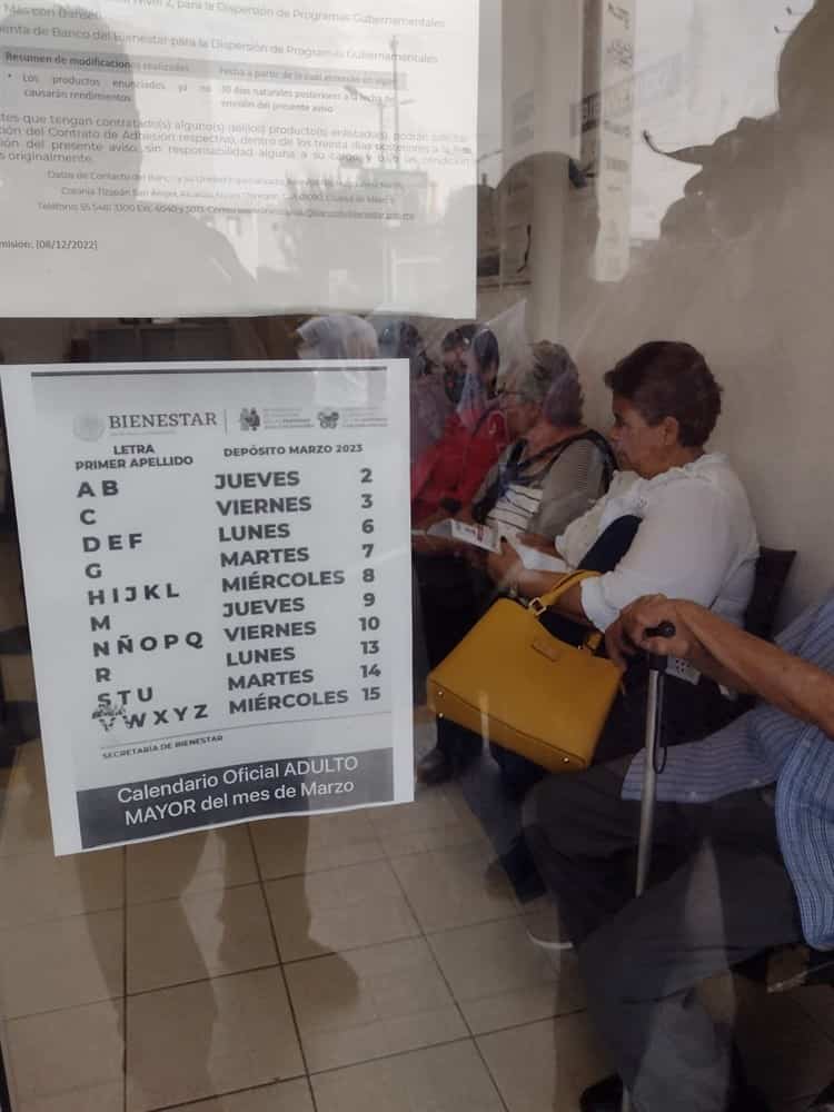Largas filas en Banco del Bienestar de Boca del Río por dispersión de pagos (+Video)