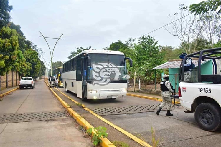 Frenan a ‘polleros’; asegura GN 3 autobuses con migrantes en el sur (+Video)