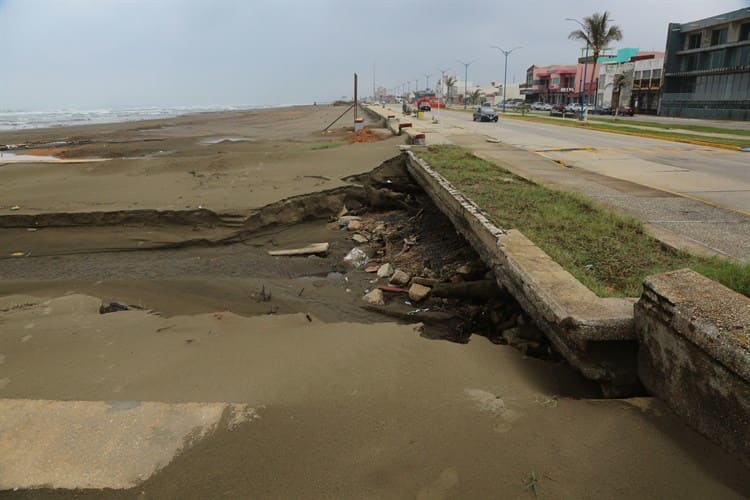 Lluvia ‘desentierra’ canales de desagüe en Coatzacoalcos