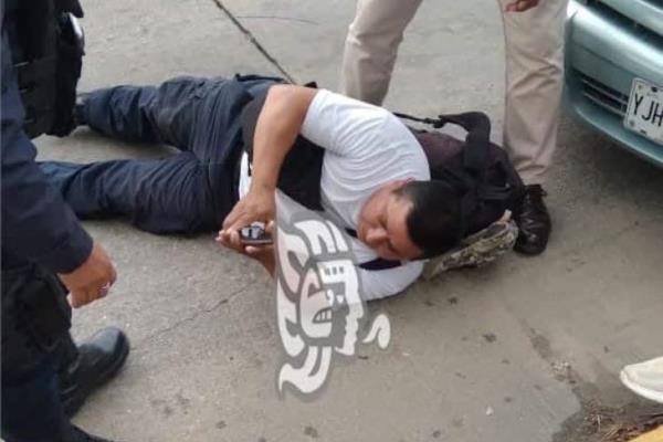 Lo atropellan en Minatitlán; quiso ganarle a un auto