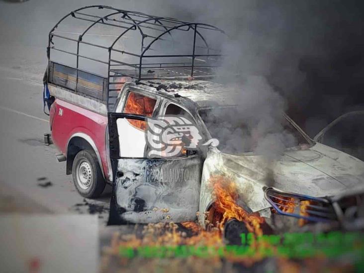 ¡El susto de sus vidas! Fuego consume mixto rural en la Acayucan - Soteapan