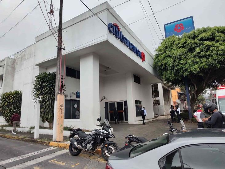 Reportan violento asalto en Citibanamex de Xalapa