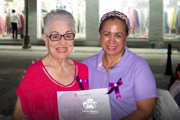 Sol y Sones: María Elena Hernández Lara, cronista de la Ciudad de Tierra Blanca recibió reconocimiento