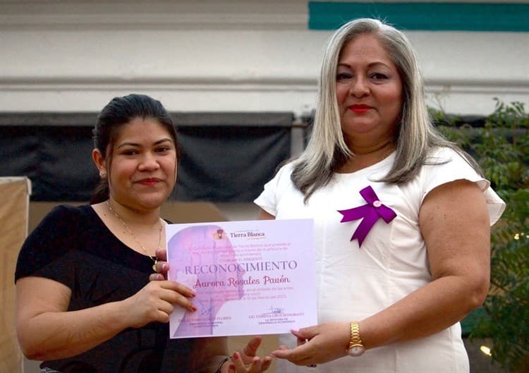 Sol y Sones: María Elena Hernández Lara, cronista de la Ciudad de Tierra Blanca recibió reconocimiento