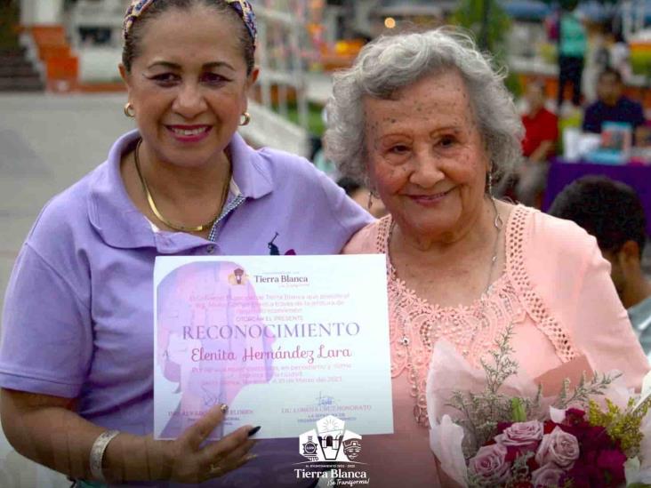 Sol y Sones: María Elena Hernández Lara, cronista de la Ciudad de Tierra Blanca recibió reconocimiento