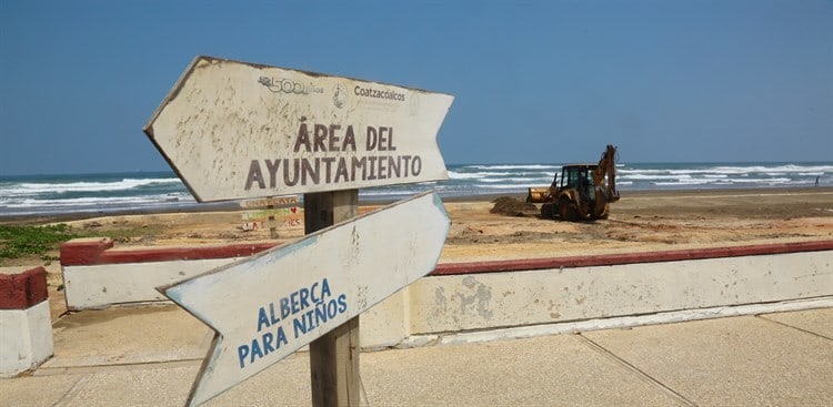 ¡Estará lista para la Semana Santa! , realizan limpia y emparejamiento de la playa (+Video)