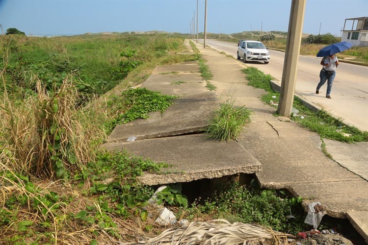 ¡Alertan por latente hundimiento ! la calle tiene varias fracturas, temen grave accidente en Las Barrillas (+Video)