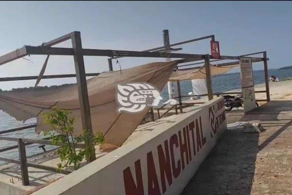Claman por techado y bancas en embarcadero de Nanchital