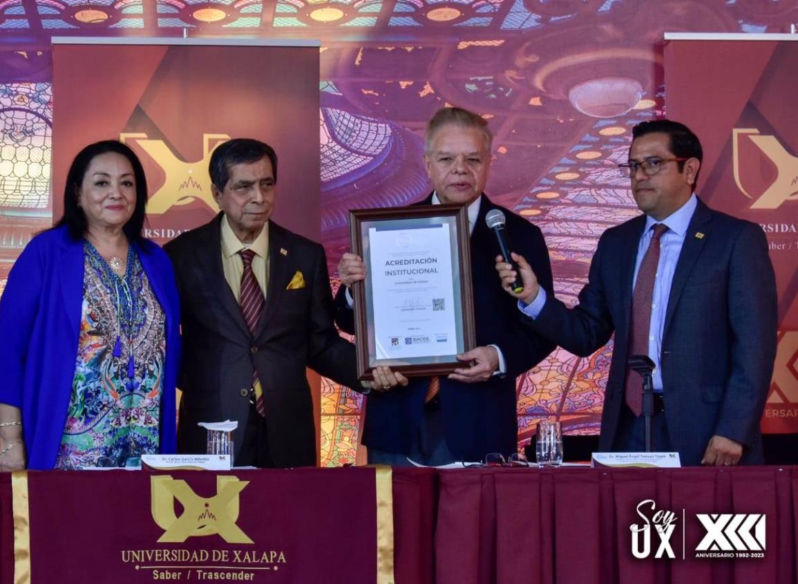 Orgullo académico por acreditación institucional a Universidad de Xalapa por calidad educativa