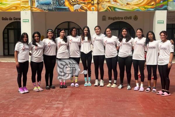 Parten seleccionados de Veracruz, al Macro regional de Voleibol