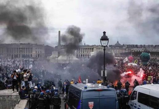 Protestas en Francia por decreto que reforma ley de pensiones (+Video)