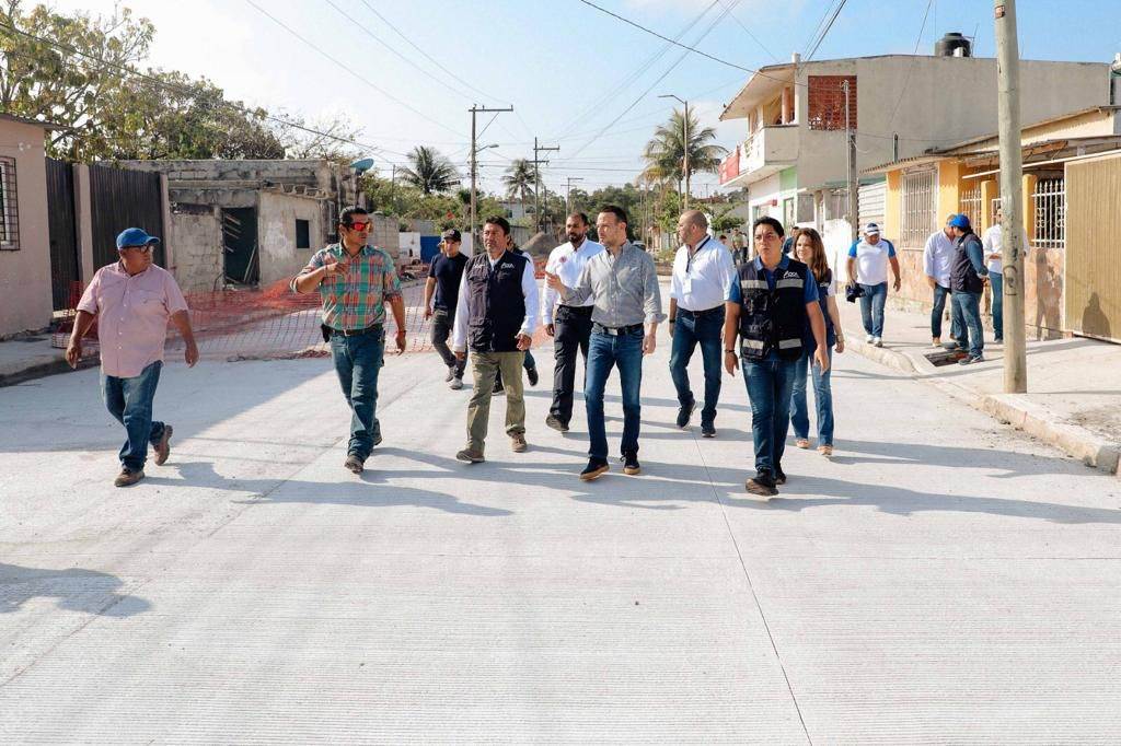 Supervisa alcalde de Boca del Río las obras de drenaje y pavimentación en la Carranza