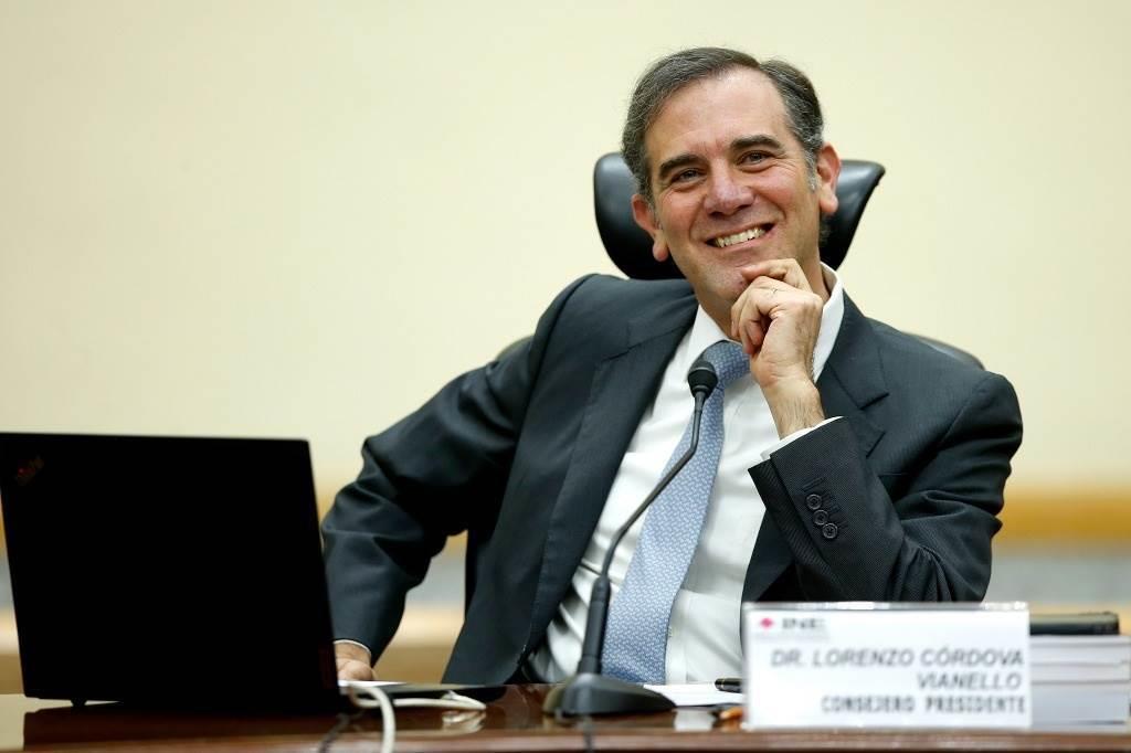 Lorenzo Córdova asegura que se va del INE con casi 2 millones de pesos