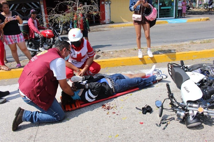Motociclista se estrella contra camioneta en El Coyol, en Veracruz