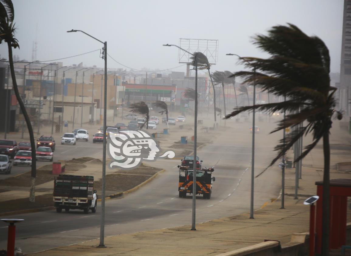 Azota FF 41 en Coatzacoalcos; cierran puerto a la navegación