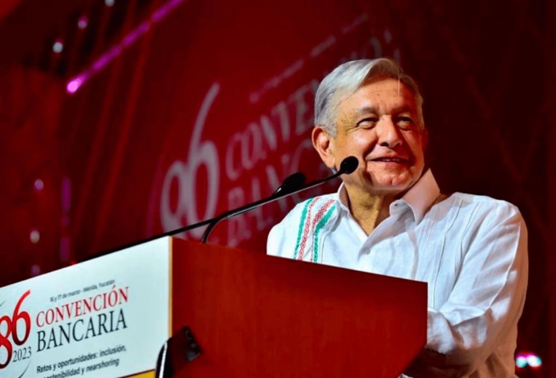 “No se cambiarán las reglas”, asegura AMLO a banqueros; pide que haya negocios legales