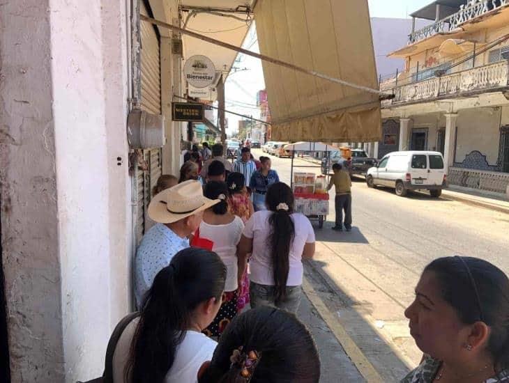 Sin agilizarse servicio en Bancos del Bienestar del sur de Veracruz