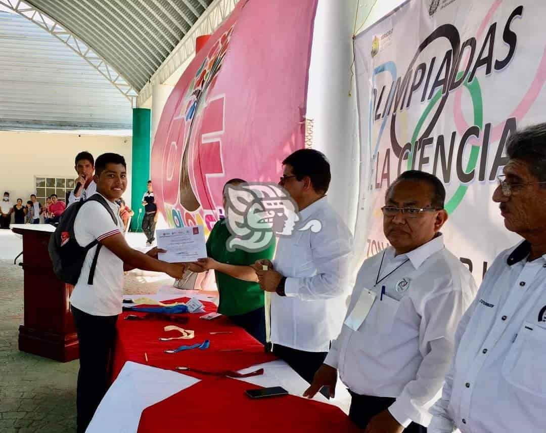 Estudiantes hacen el 1,2,3 en Olimpiada de ciencias