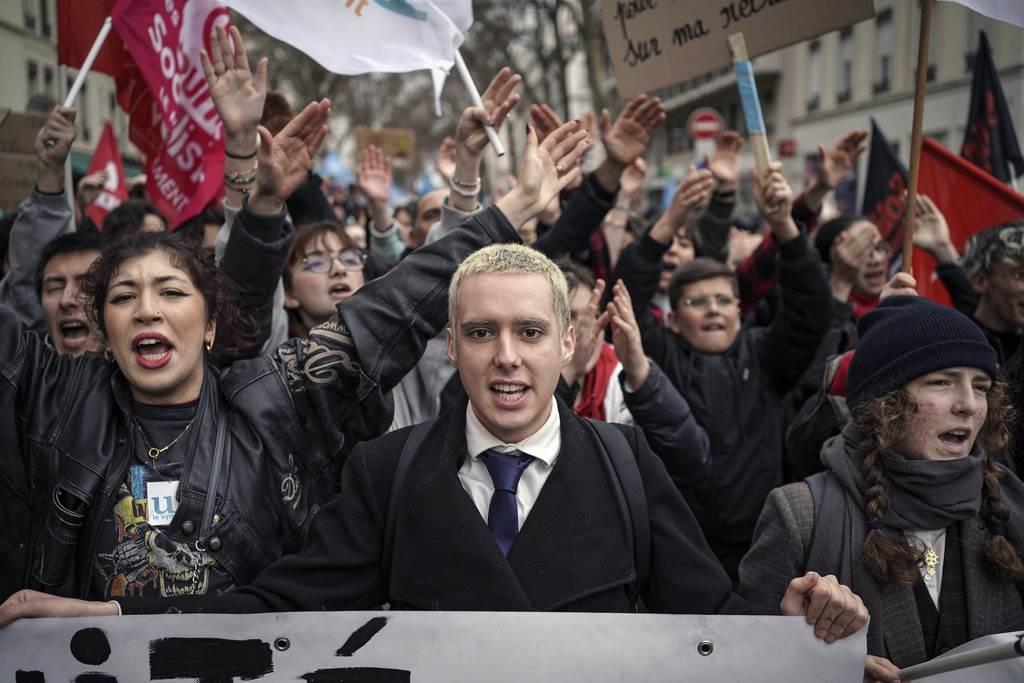 Protestan en Francia contra aumento en la edad de retiro (+Video)