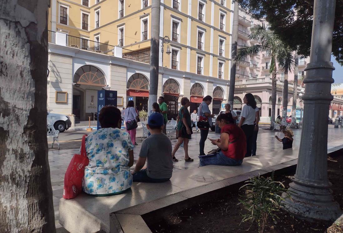 Turistas disfrutan del centro histórico de Veracruz previo a evento de norte