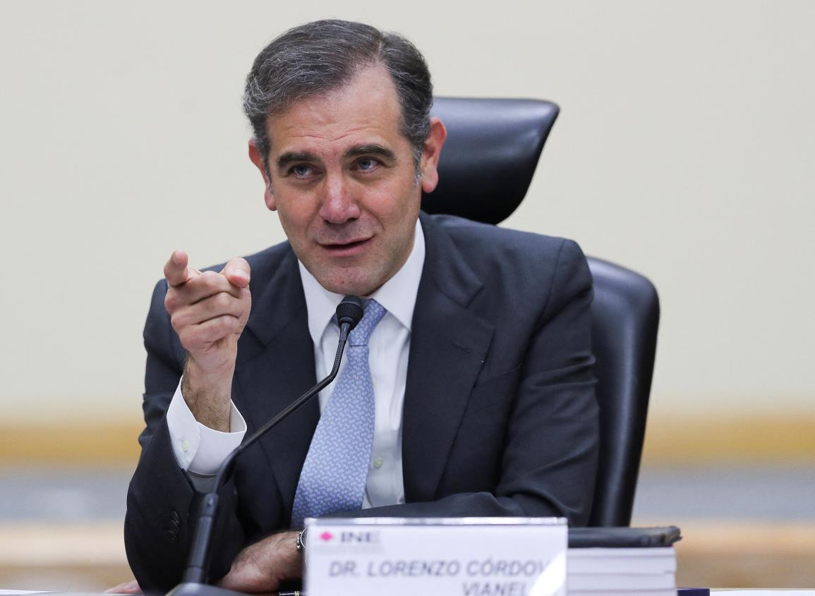 Lorenzo Córdova se va del INE con finiquito de 2 mdp