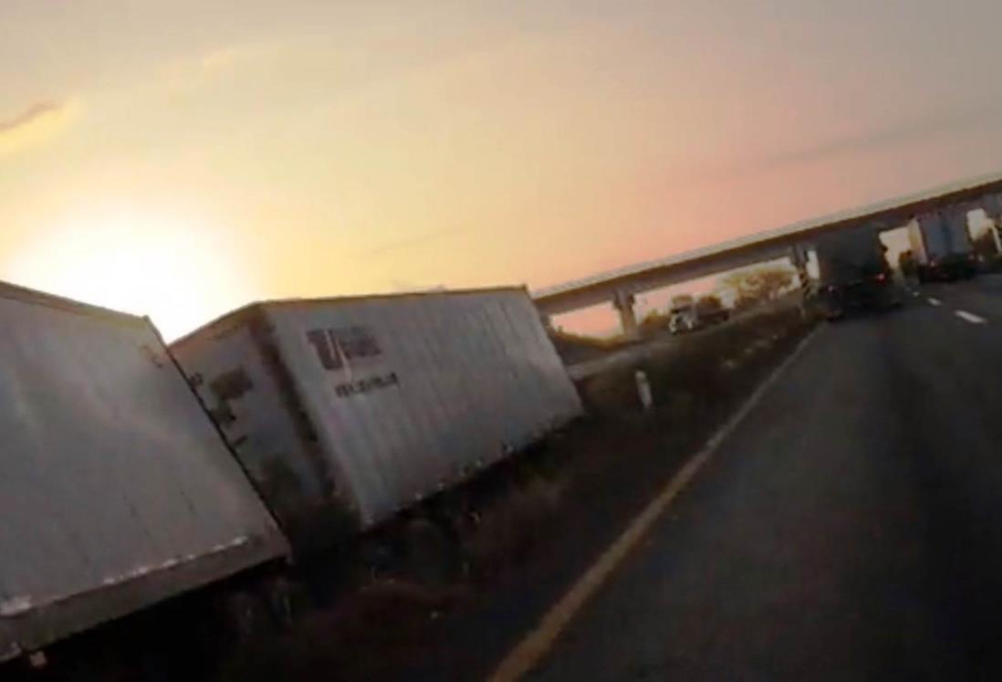 Trailero lesionado al salirse de la autopista Cosamaloapan-Isla