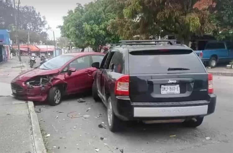 Cuatro detenidos tras choque en la colonia Benito Juárez Sur