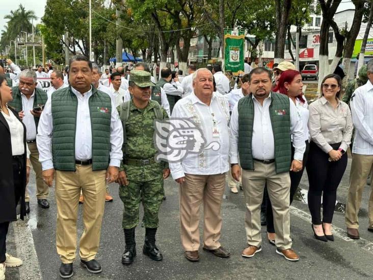 En luto y con reclamos se realiza desfile por Expropiación Petrolera en Poza Rica